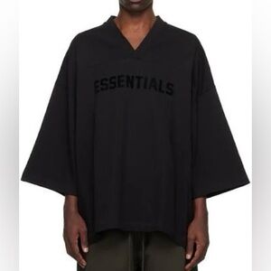 FEAR OF GOD ESSENTIALS
Black Football T-Shirt